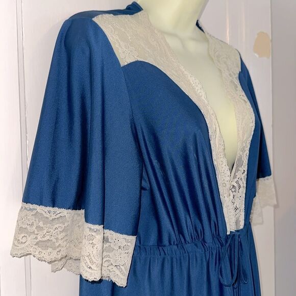 Vintage Shadowline Blue Short Sleeve Robe with Cream Lace Trim - Picture 4 of 9